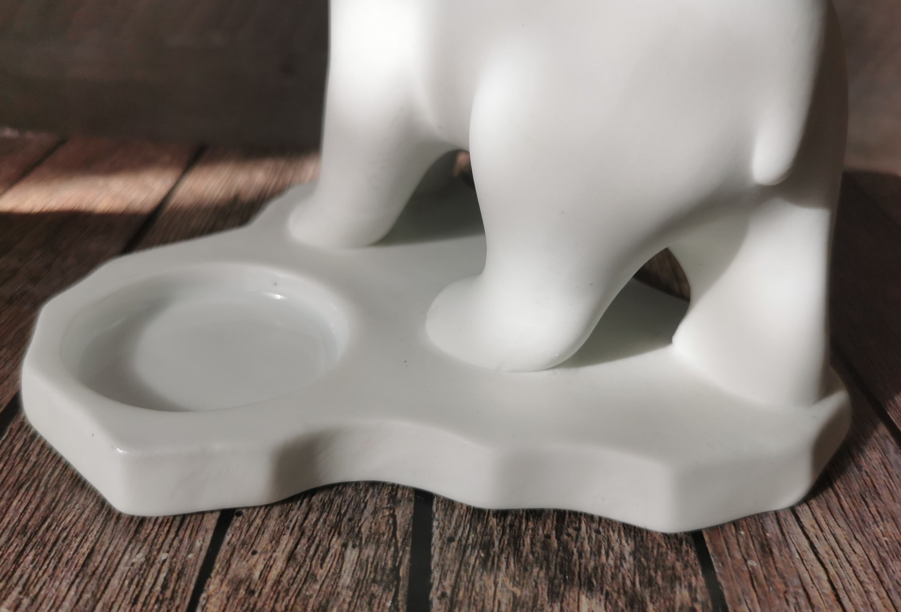 Polar bear candle holder