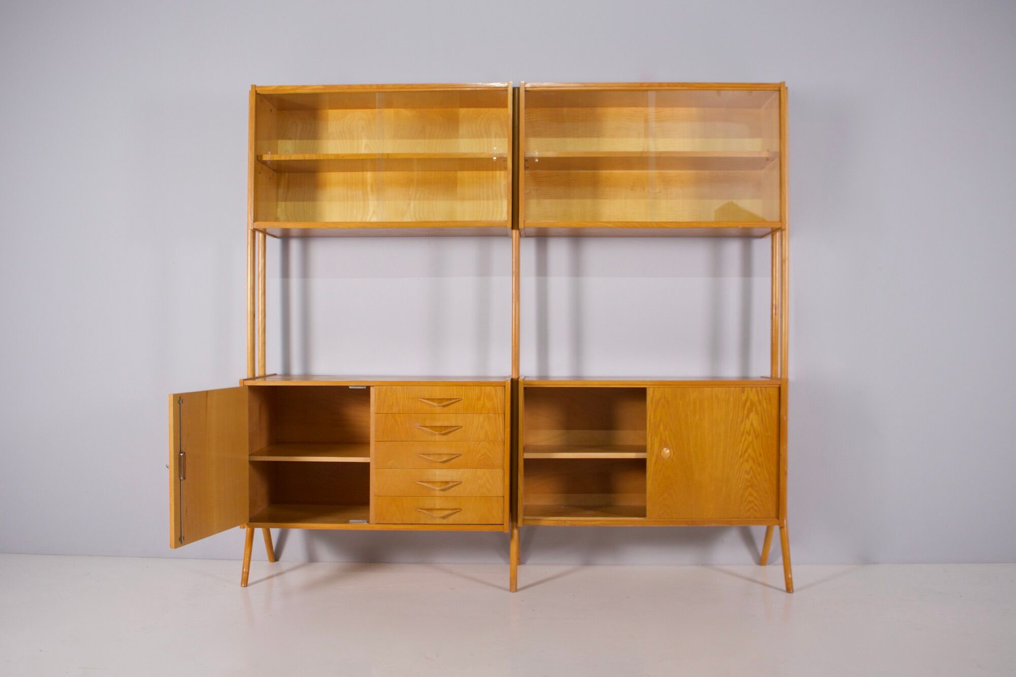 Double shelf on feet 1960's