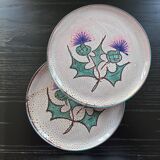 Pair of plates with thistle decoration
