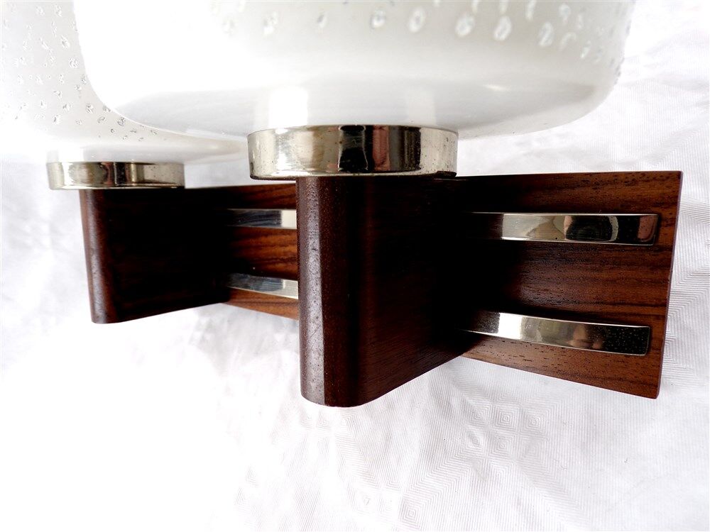 Applies double teak and chrome metal