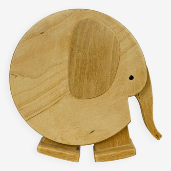 Children's wooden elephant figurine toy