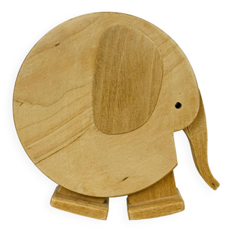 Children's wooden elephant figurine toy