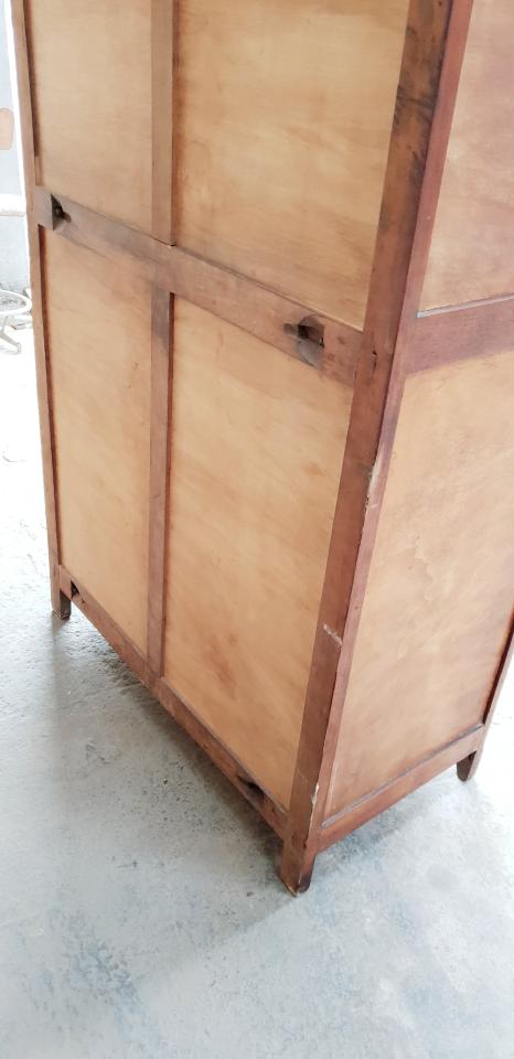 Parisian wardrobe with sliding doors