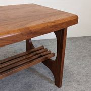 Table basse porte-revues scandinave en teck, Suède vers 1960
