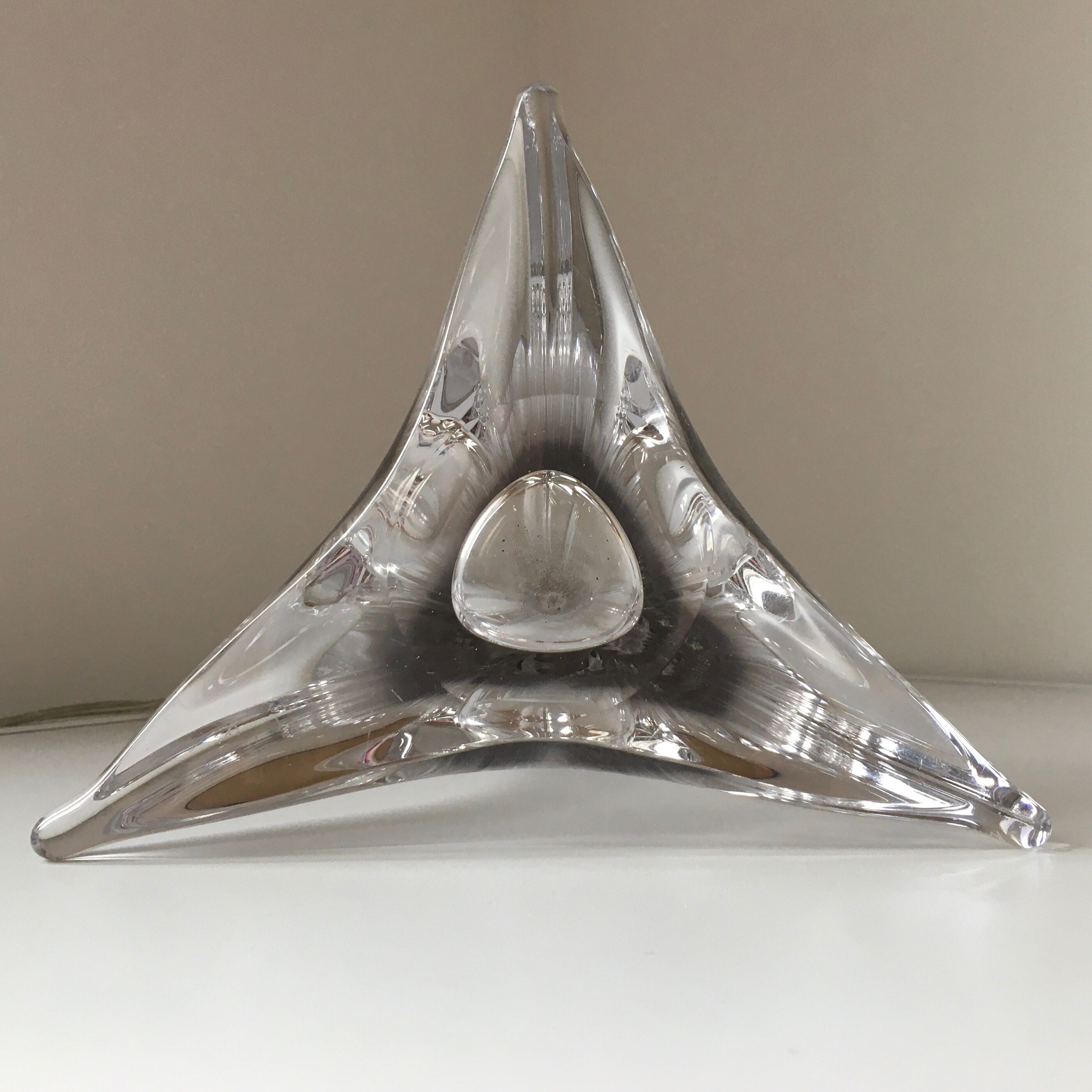 Pied de lampe moderniste en cristal incolore  Cristalleries Saint-Louis  vers 1970