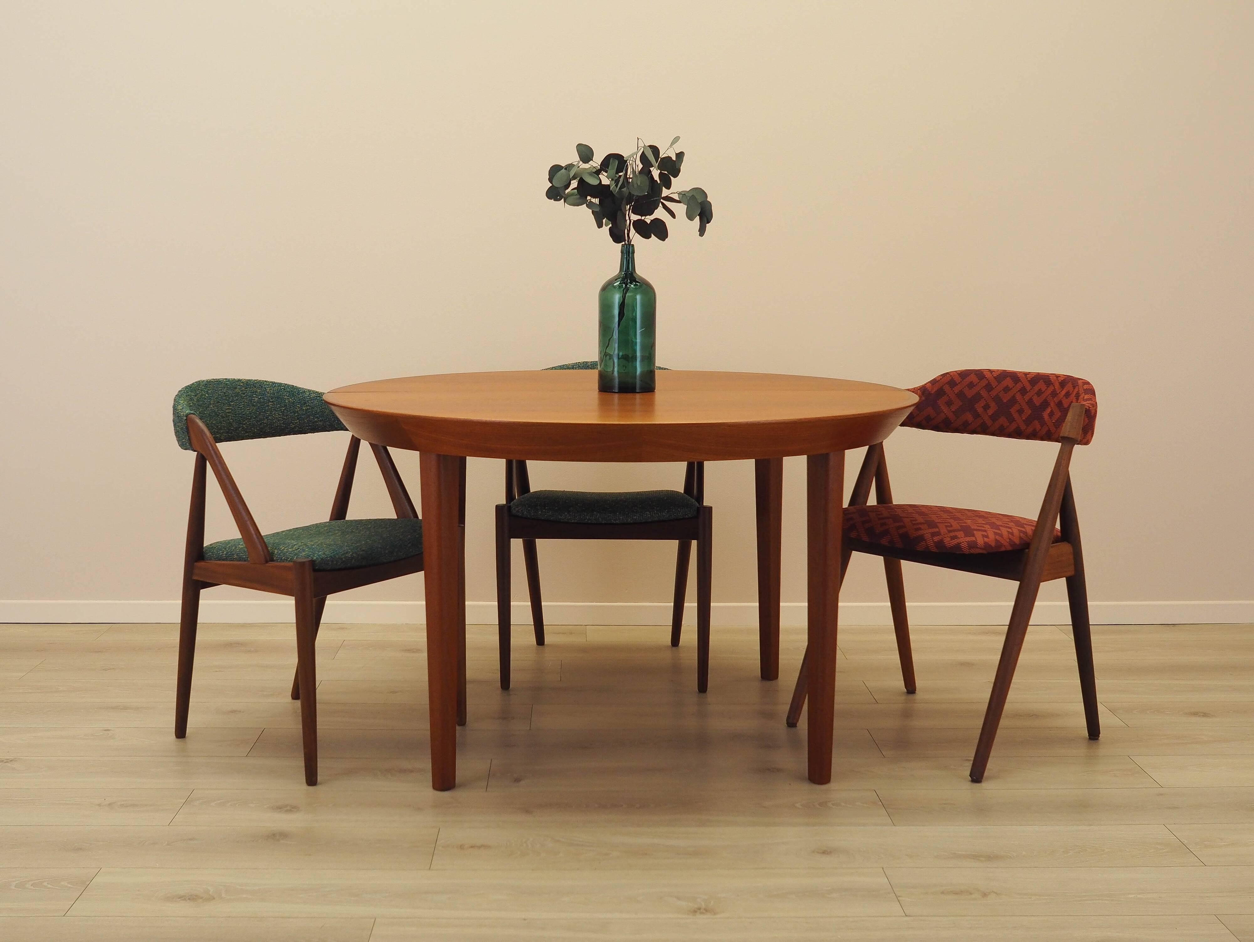 Round teak table, Danish design, 1960s, manufacturer: Gudme Møbelfabrik, de