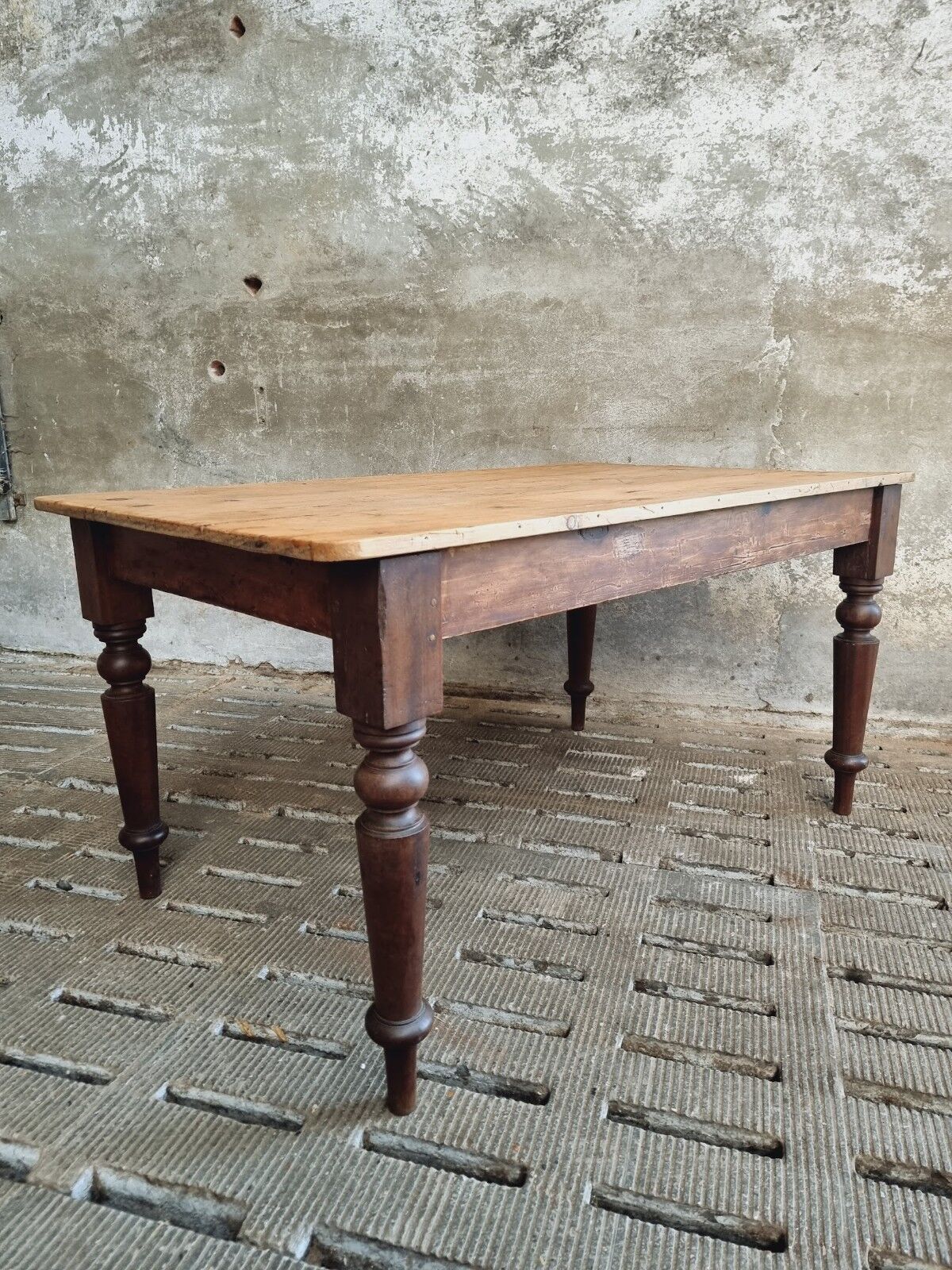 Antique dining table 92 x 154 cm