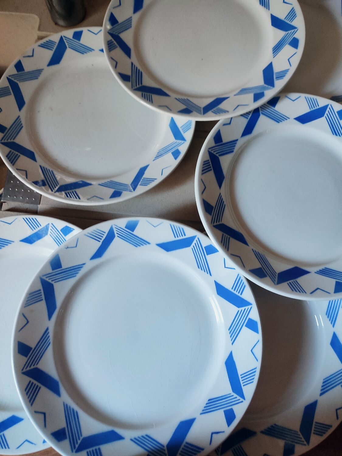6 flat art deco earthenware plates