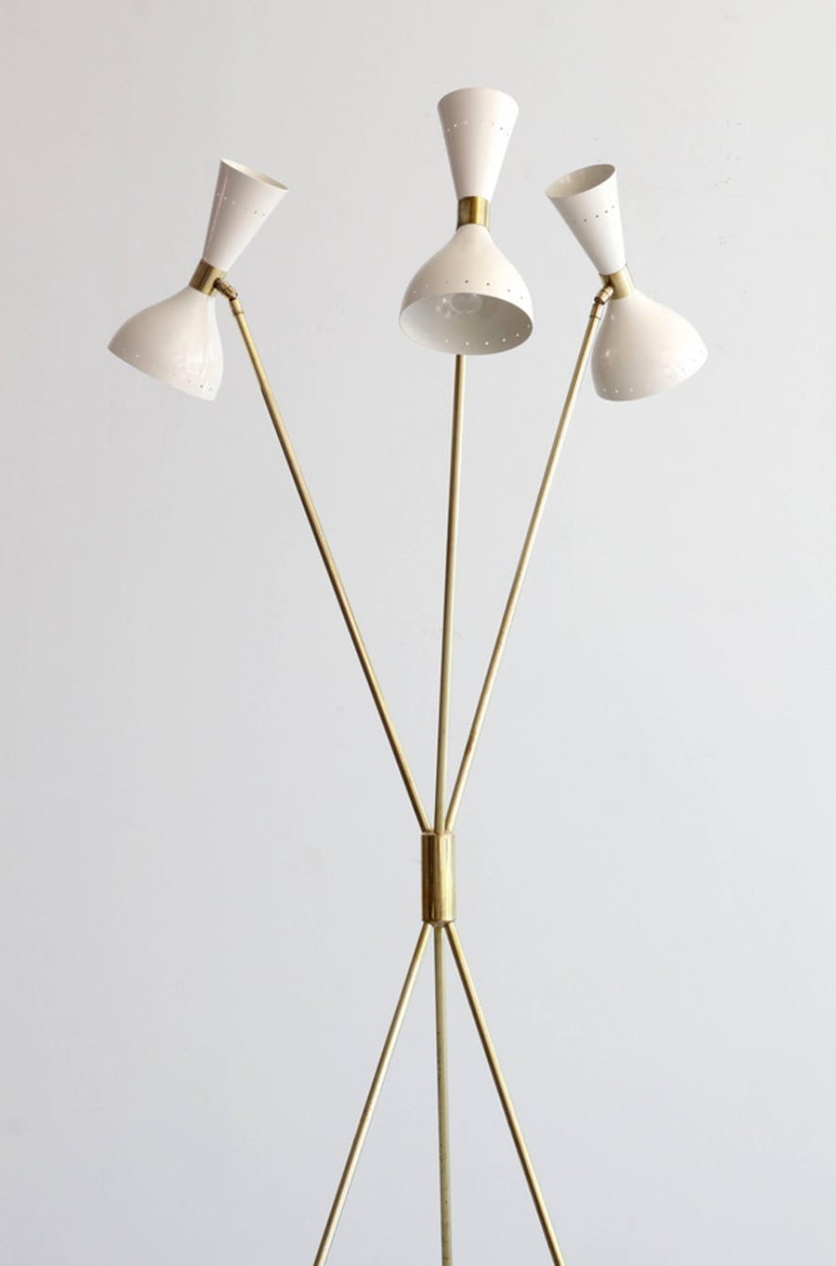 Tripod lamppost in the style of Italian creations