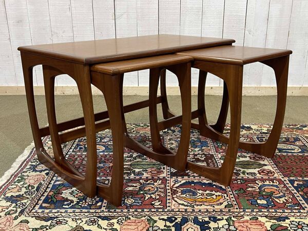 Tables gigognes anglaises en teck, années 70
