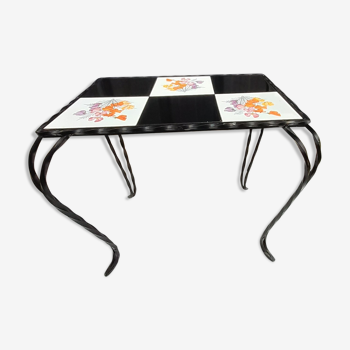Table fer forgé et plateaux avec carreaux 56 x 37,5 cm années 60