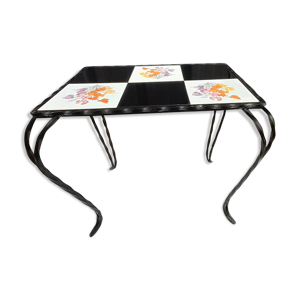 Table fer forgé et plateaux avec