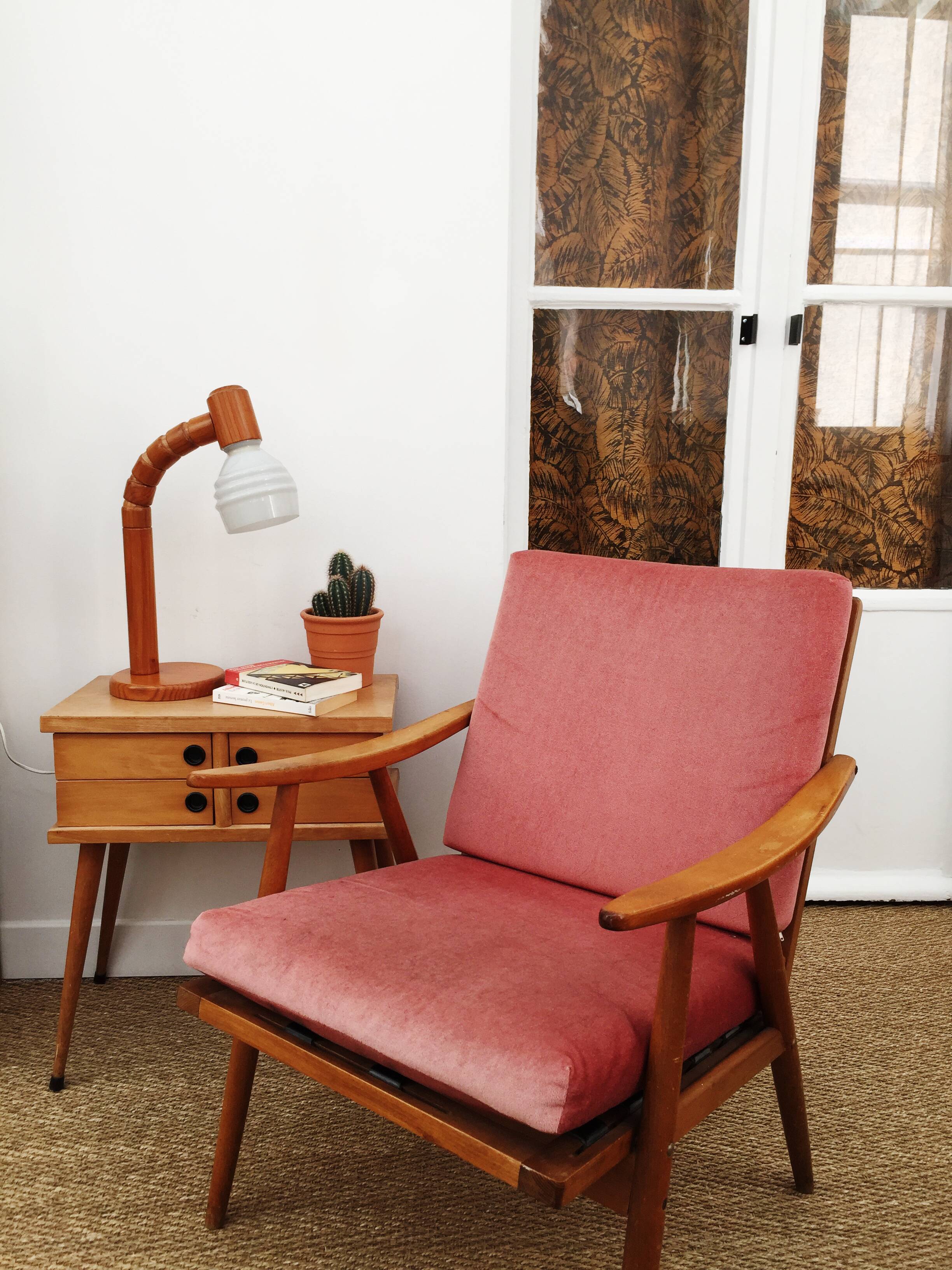 Articulated lamp in pine and opaline