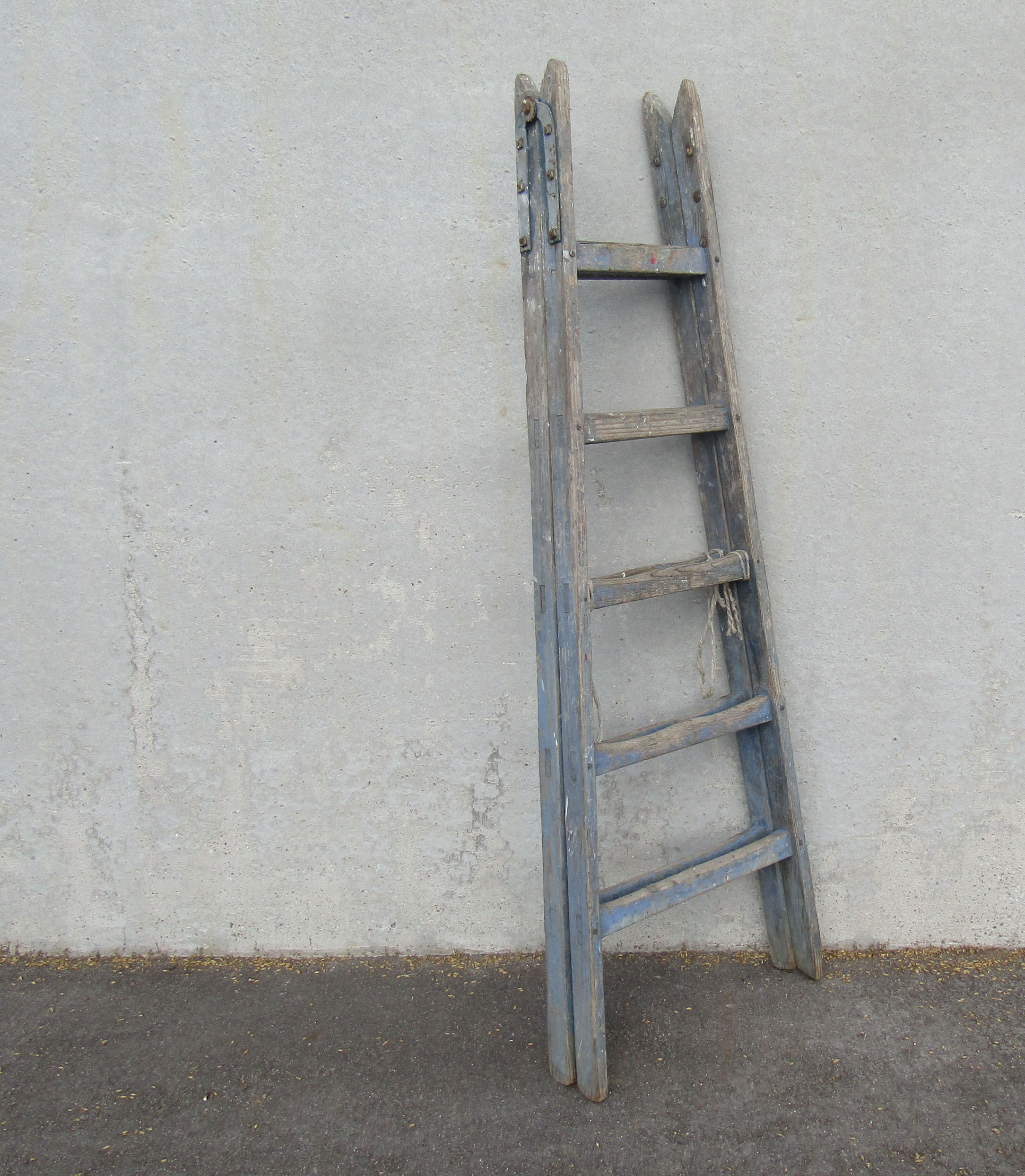 Ancien escabeau échelle de peintre