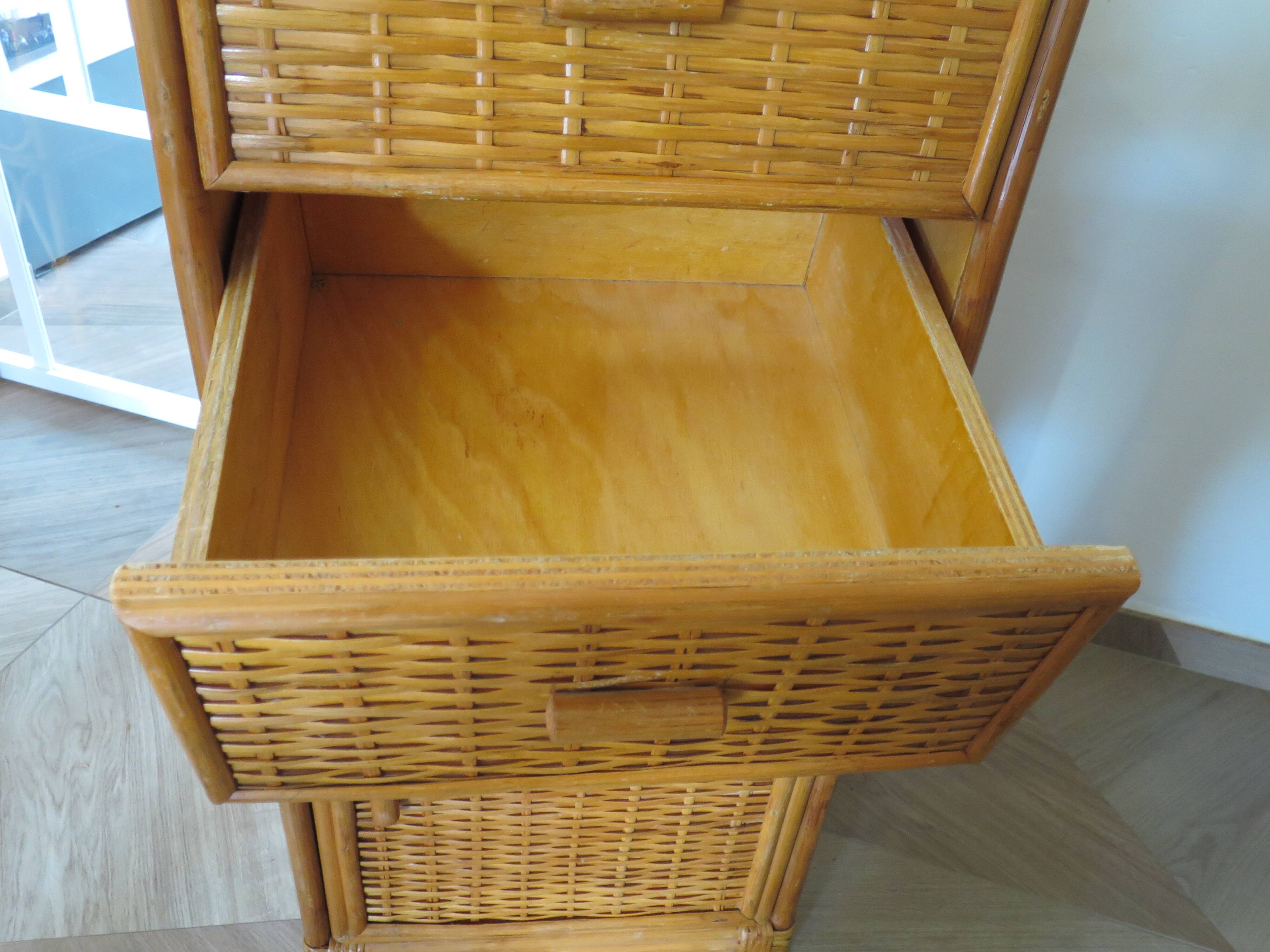 Storage column, wooden bookshelf and woven rattan.