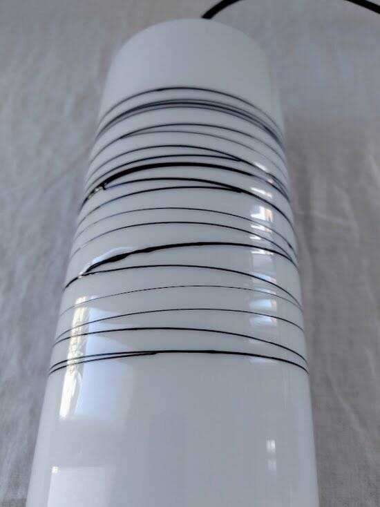 Suspension cylindrique en opaline zébré verre et teck vernis