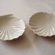 Set of 2 scallop shell bowls in beige and light brown porcelain