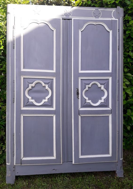 Lyon's 18th-18th-painted walnut façade rechampi