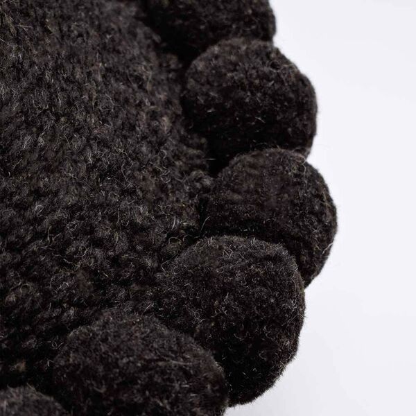 Mini coussin rond à pompons noir en laine