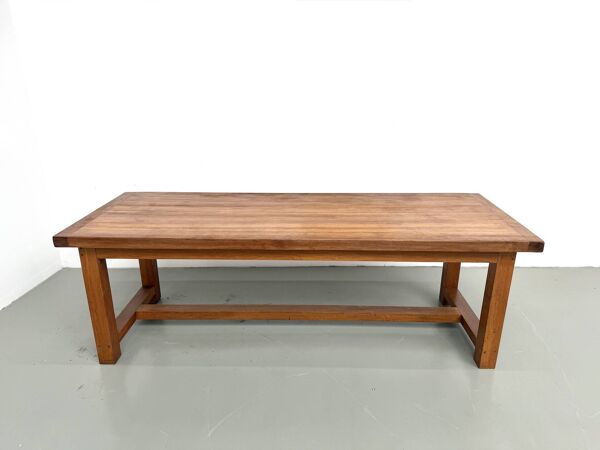 Grande table de ferme moderniste en hêtre massif, plateau épais chevillé