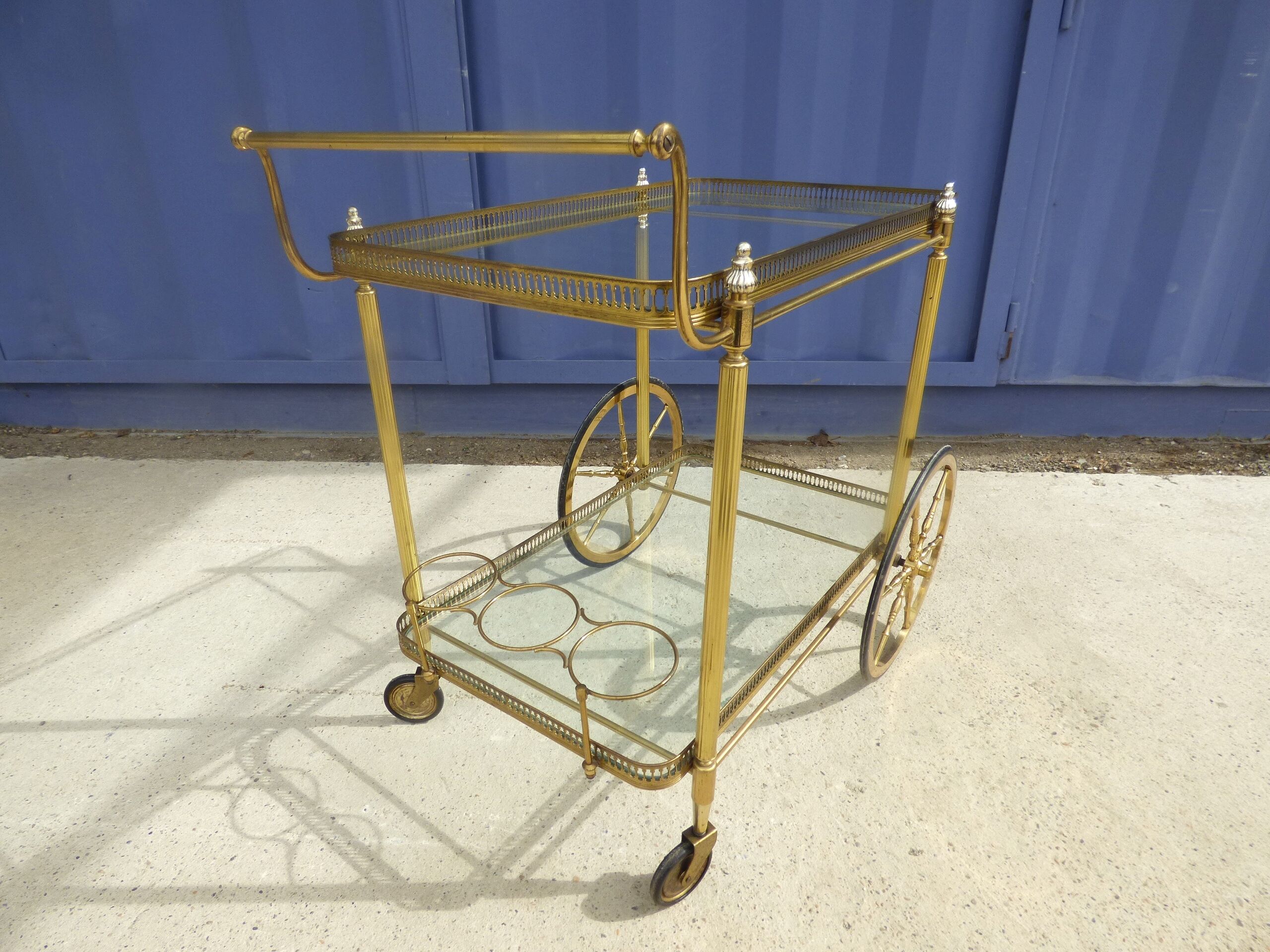 Golden wheels serving table