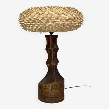 Large brutalist table lamp with rattan shade, Dutch ca 1960s ( 76 cm )