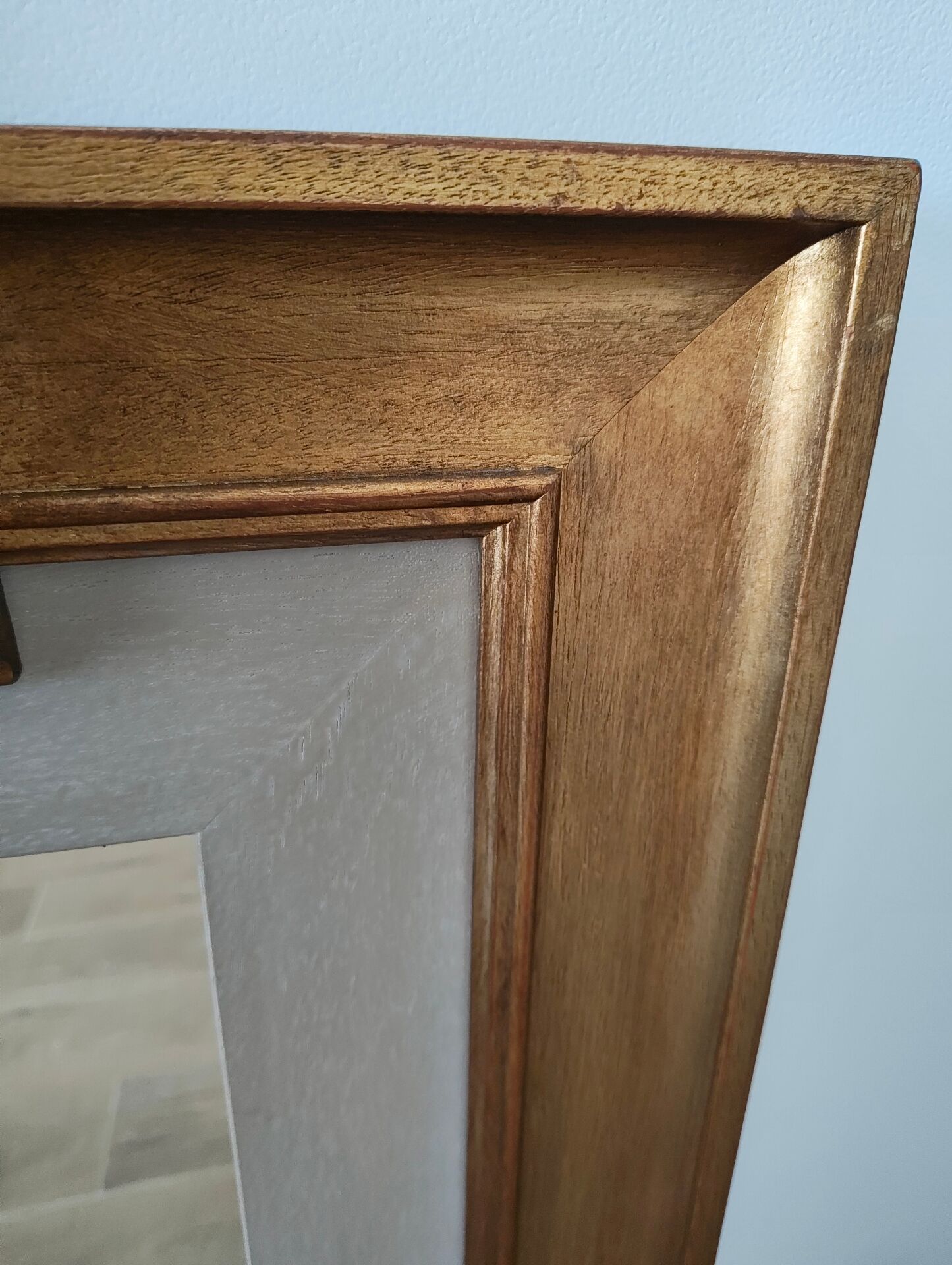 Wall mirror
