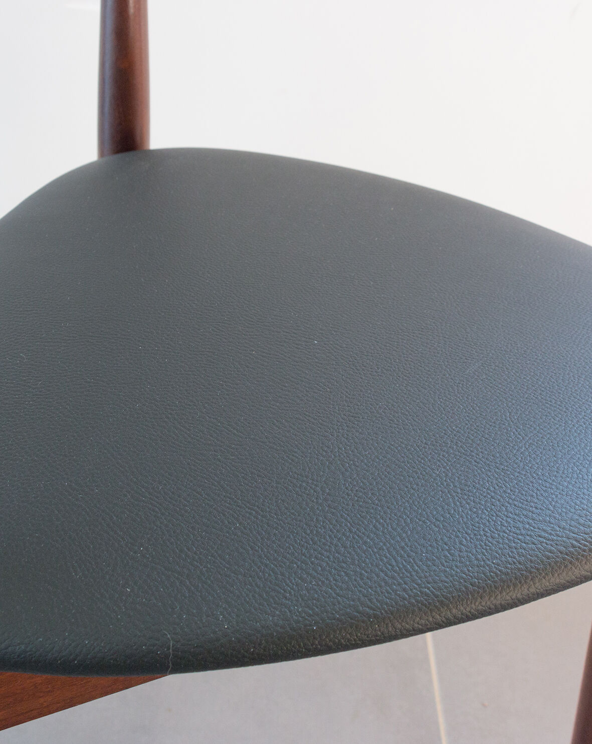 Hans Olsen tripod chair