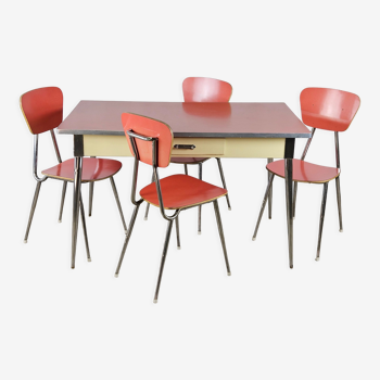 Ensemble de salle à manger avec table et 4 chaises en formica rouge