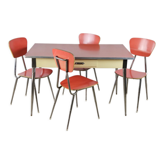Ensemble de salle à manger avec table et 4 chaises en formica rouge