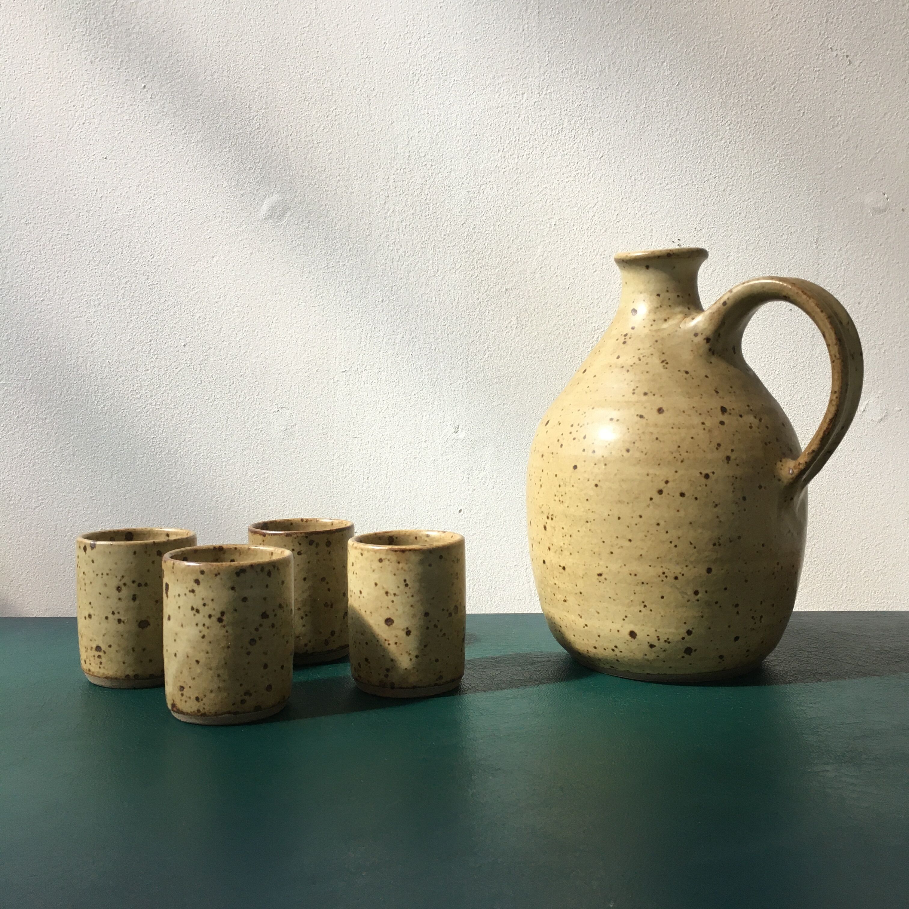 Series of pyrity stoneware tableware