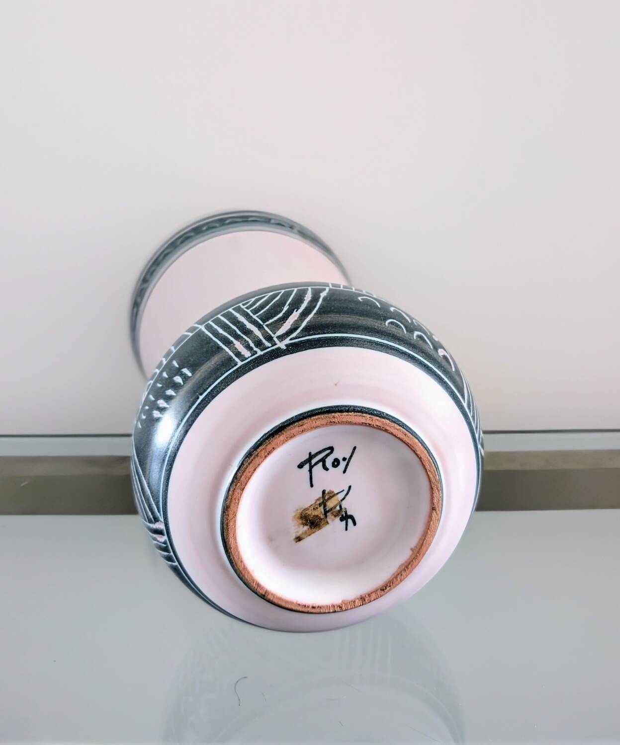 Yvon Roy Vase
