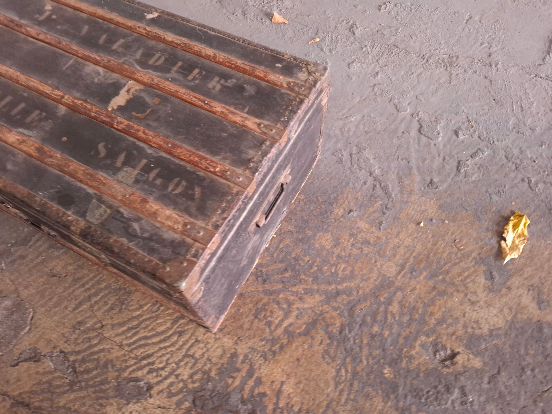 Travel trunk, Saigon