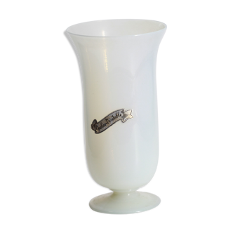 Ancien vase en opaline blanc