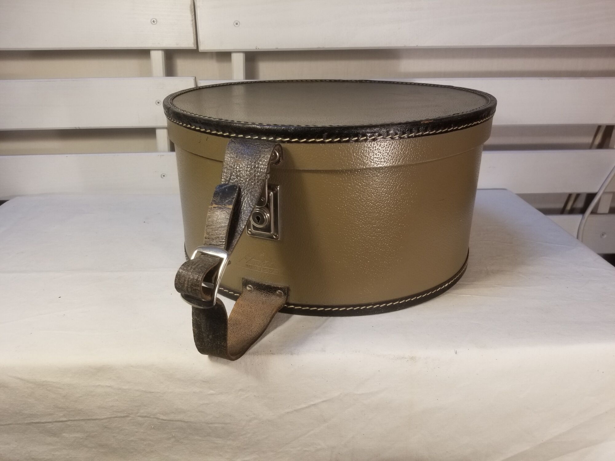 Vintage German Hat Box - Prima Hartplatte - Round and Green Khaki