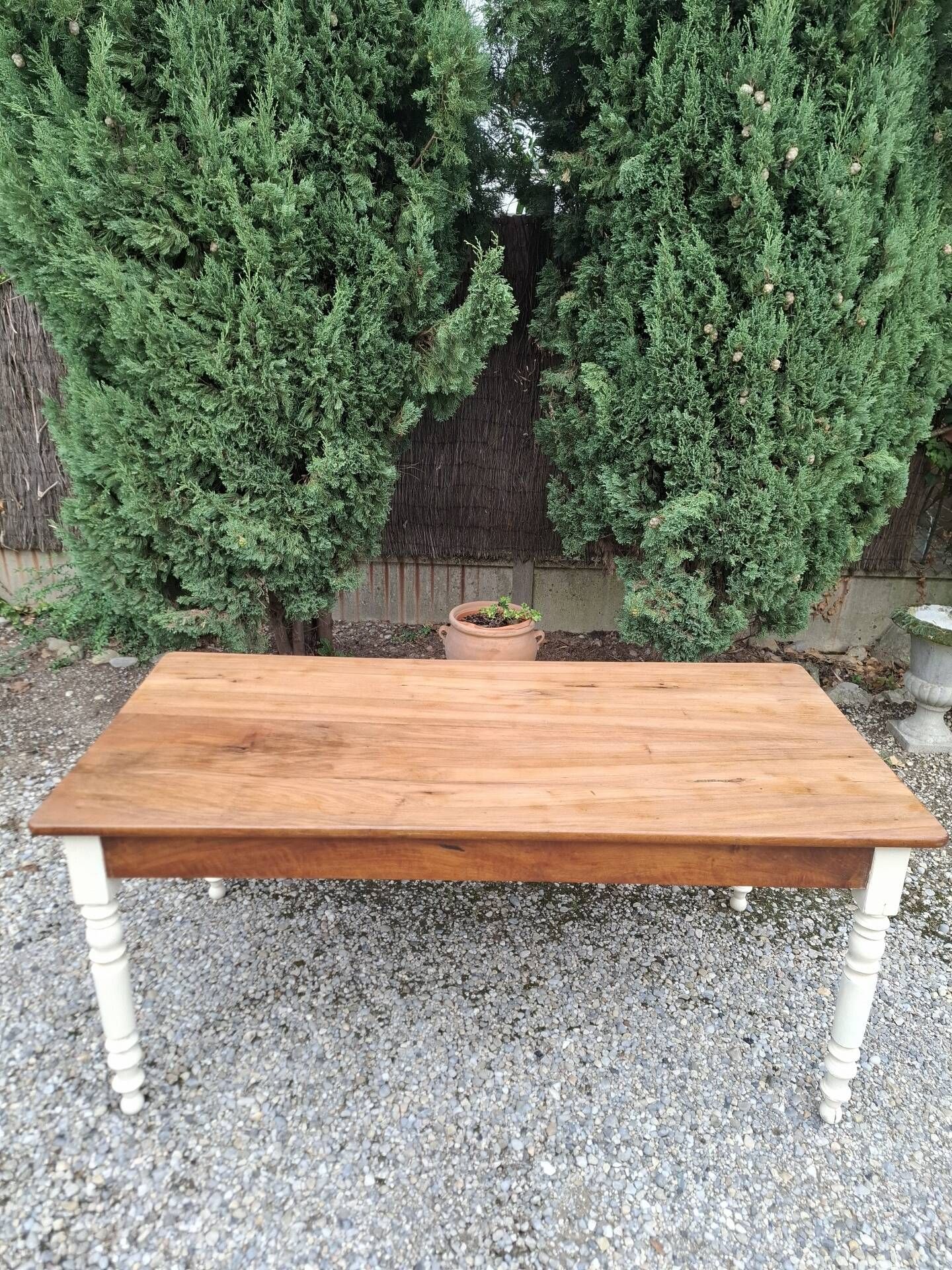 Farm table