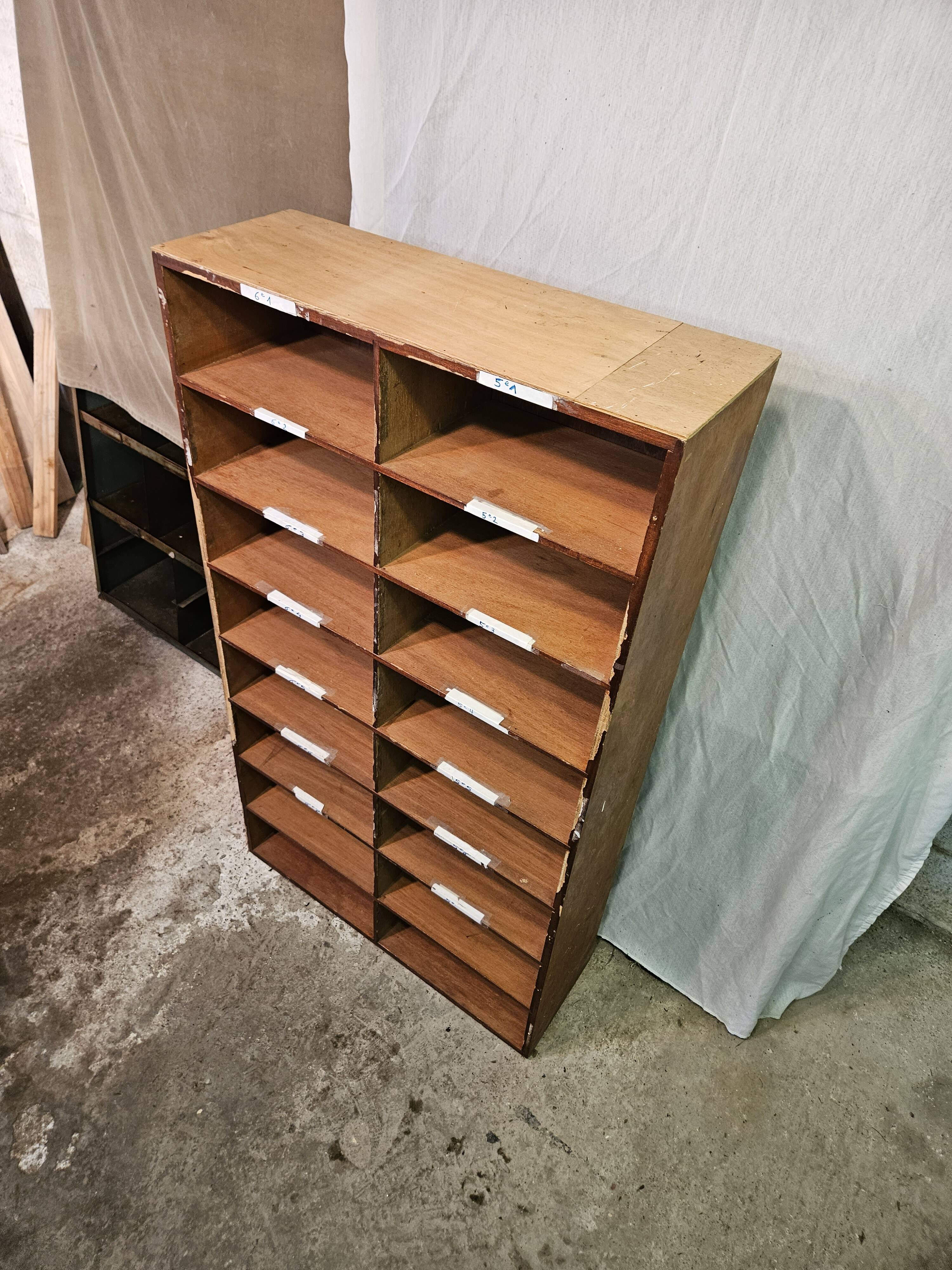 Meuble casier en bois 1960