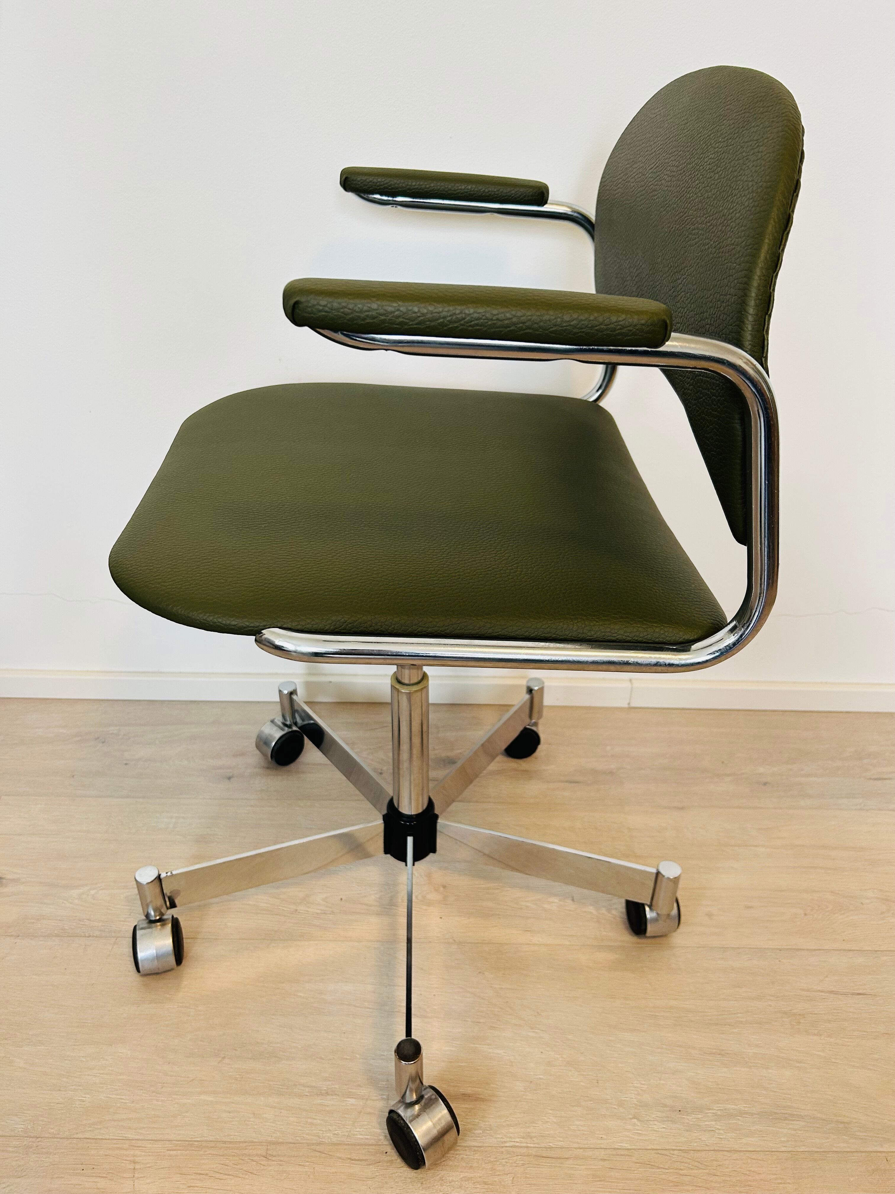 Fully Restored Kovona Office Des Chair by Kovona, Czechoslovakia 1980’s