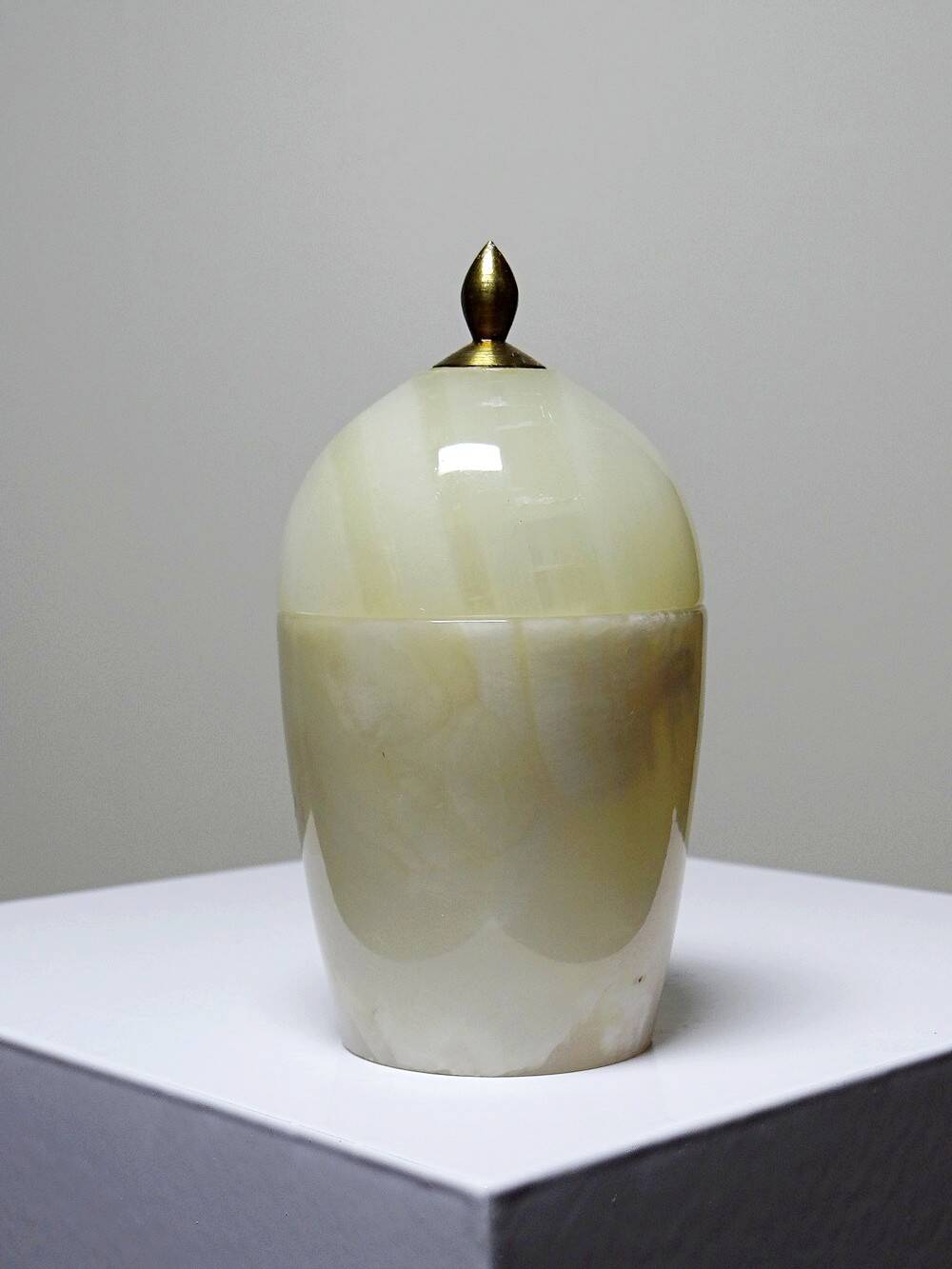 Small vintage box in beige marble/alabaster and brass