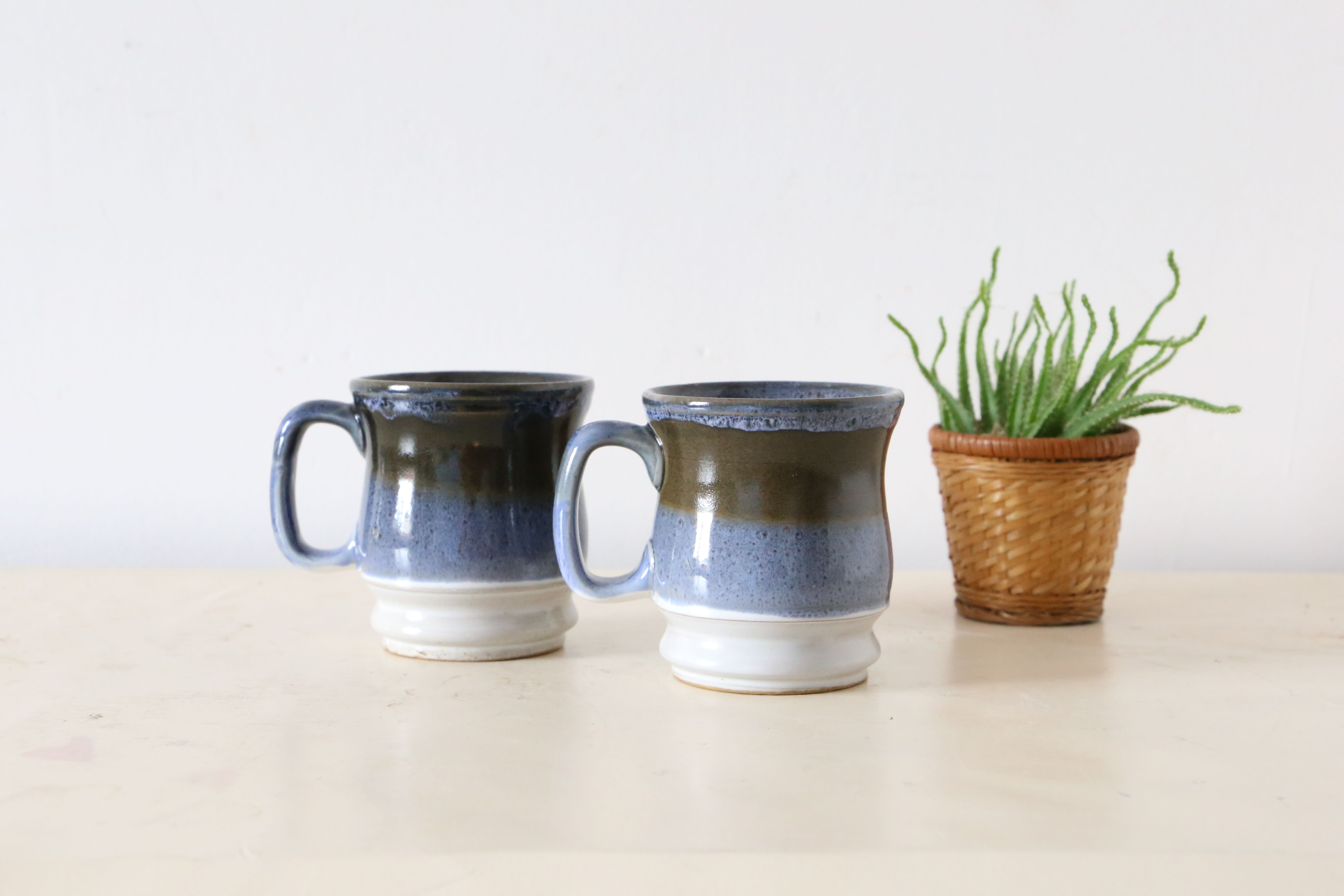 Set of 2 mugs in stoneware, artisanal pottery, made in England, vintage, 1980