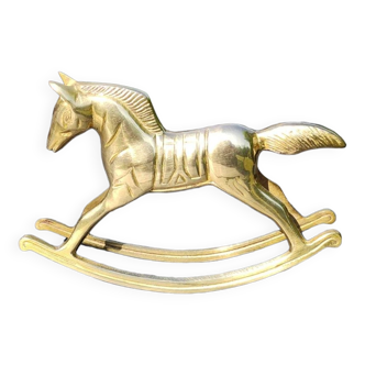 Decorative horse sculpture in solid brass. Vintage. Length 23 cm