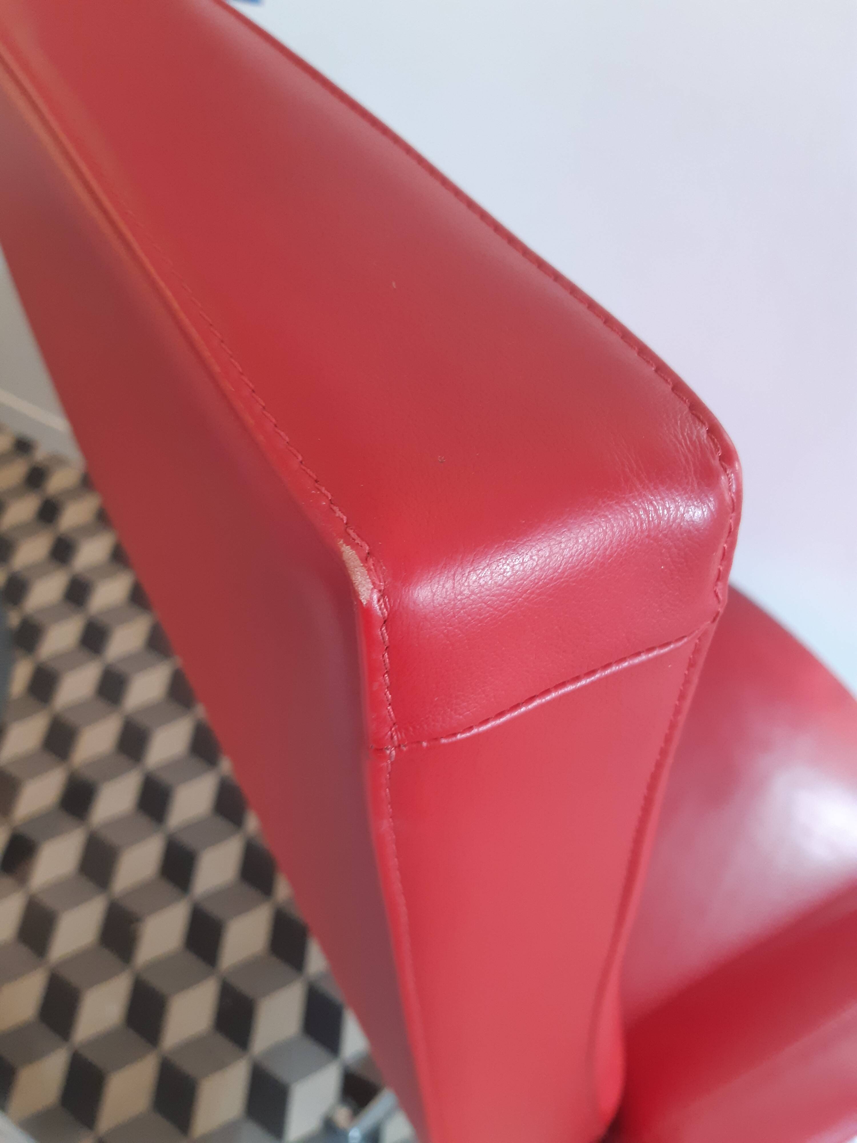 Poltrona Frau Chancellor President red office chair with wheels