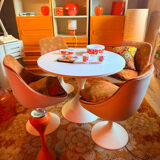 Table and tulip leg chair, vintage space age from the 70s.
