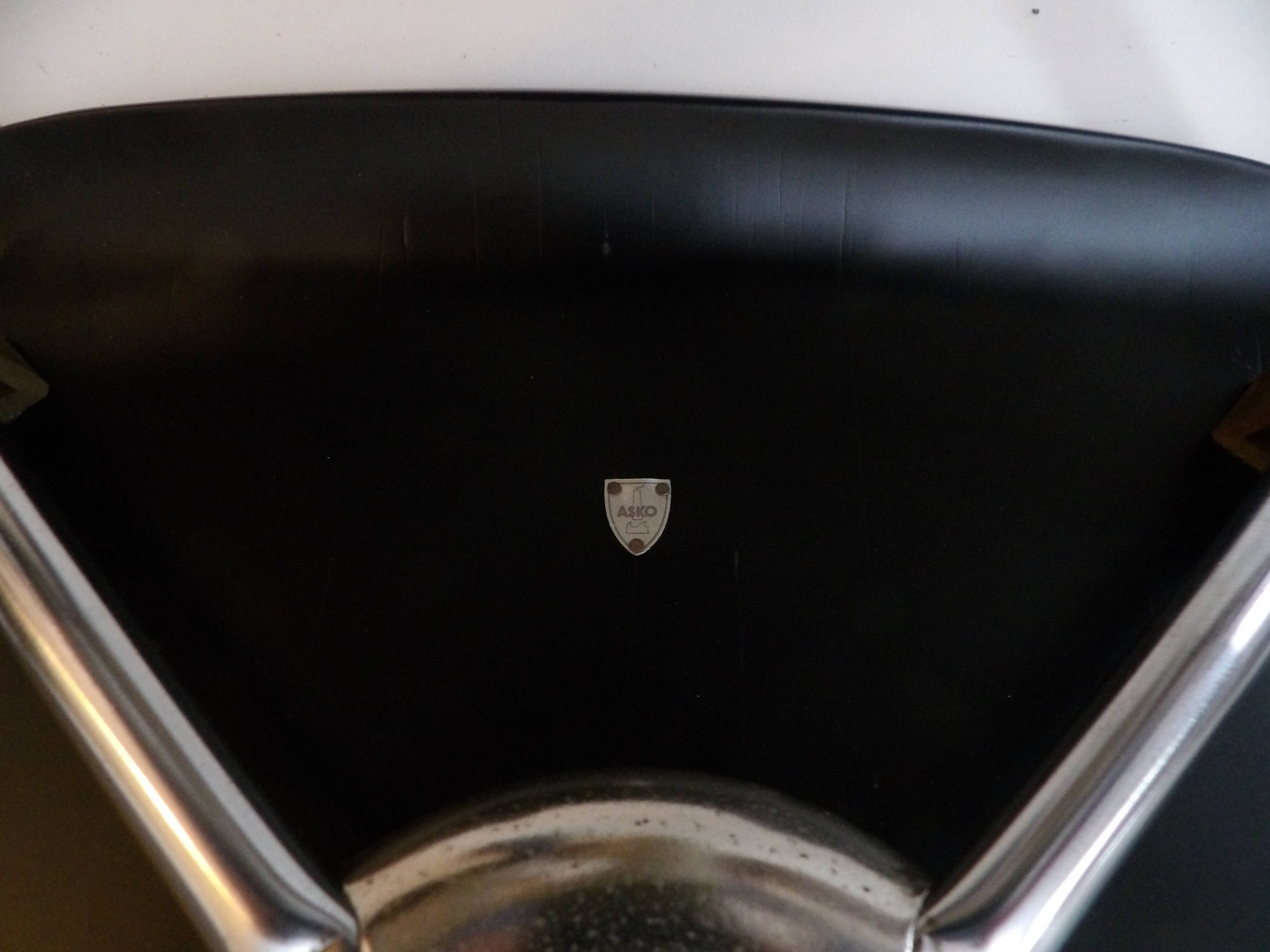 Ilmari Lappalainen - A set of three 'Columna' chairs for Asko. Ca. 1956. Fi