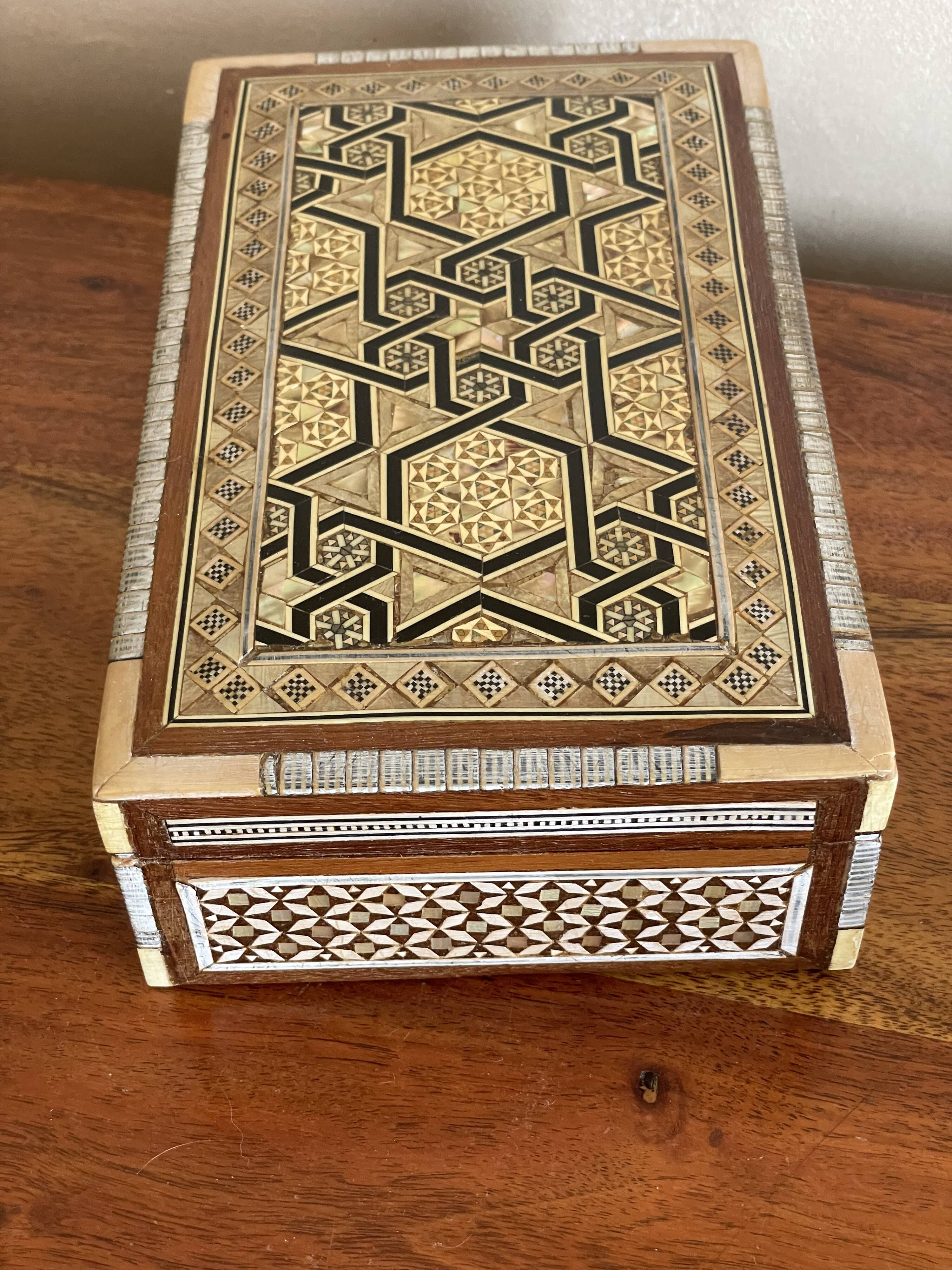 Wood and mother-of-pearl box