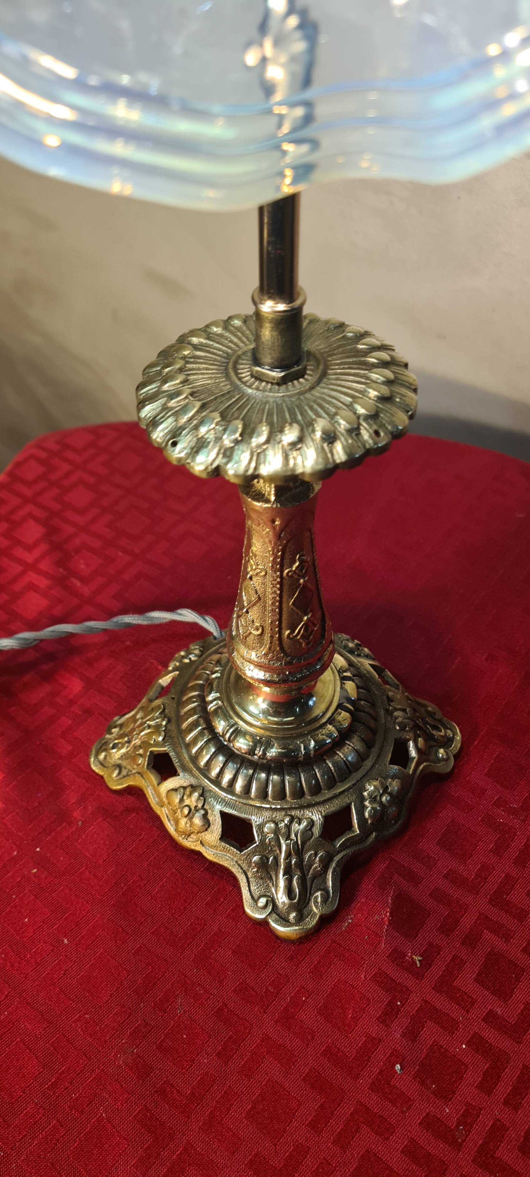 bronze art nouveau tulip lamp with translucent blue lace glass 39x25 cm