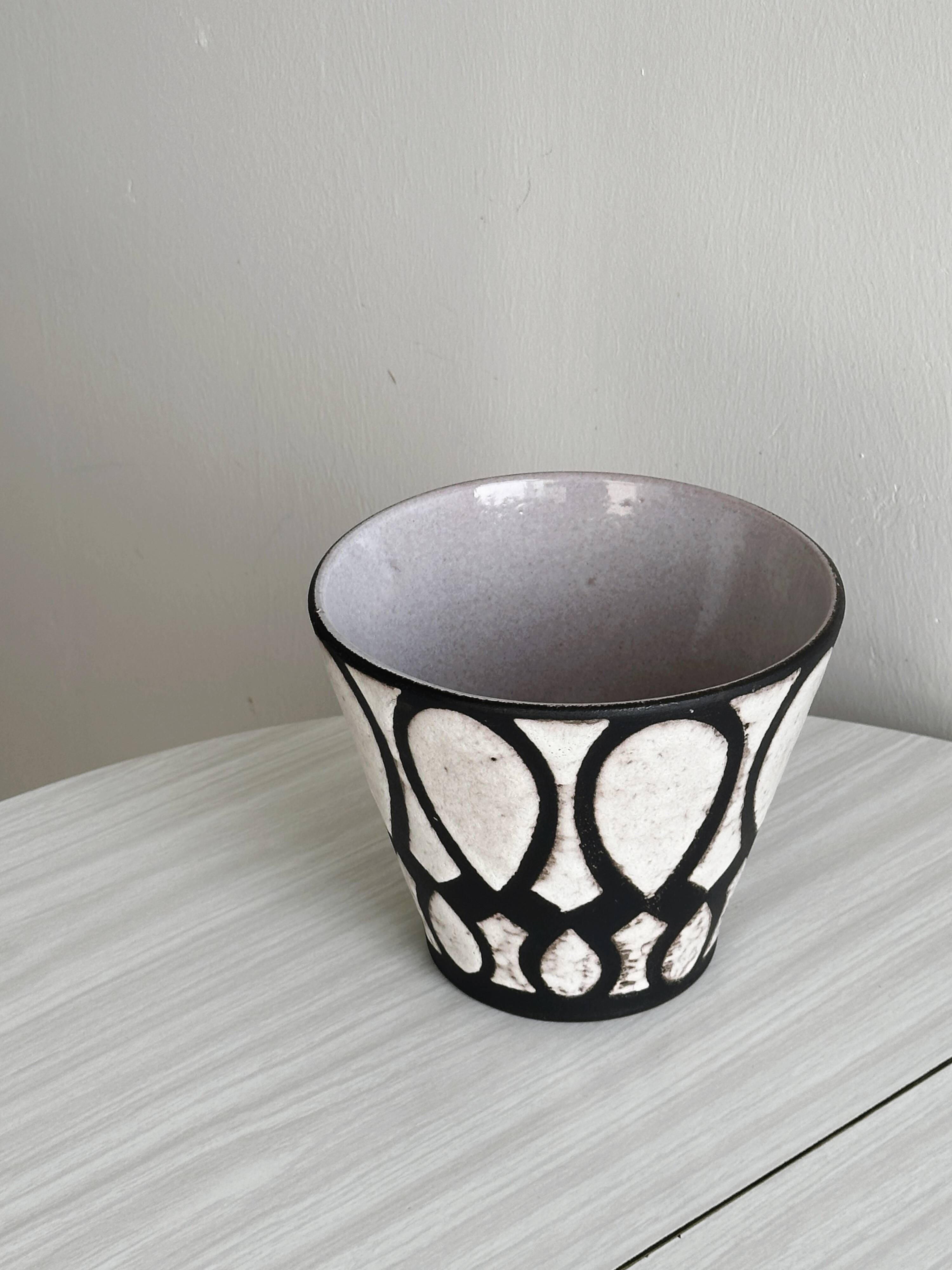 Black and white geometric ceramic planter