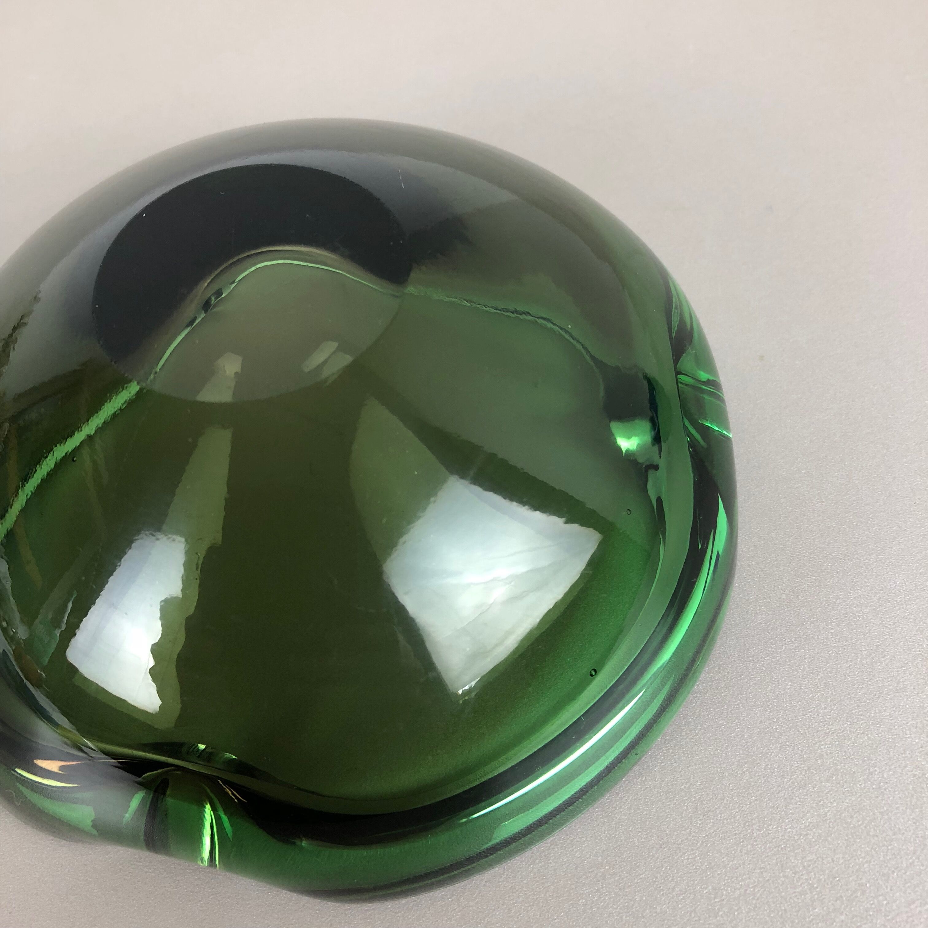 Heavy Murano Glass "Green" Bowl Element Shell Ashtray Murano, Italy, 1970s