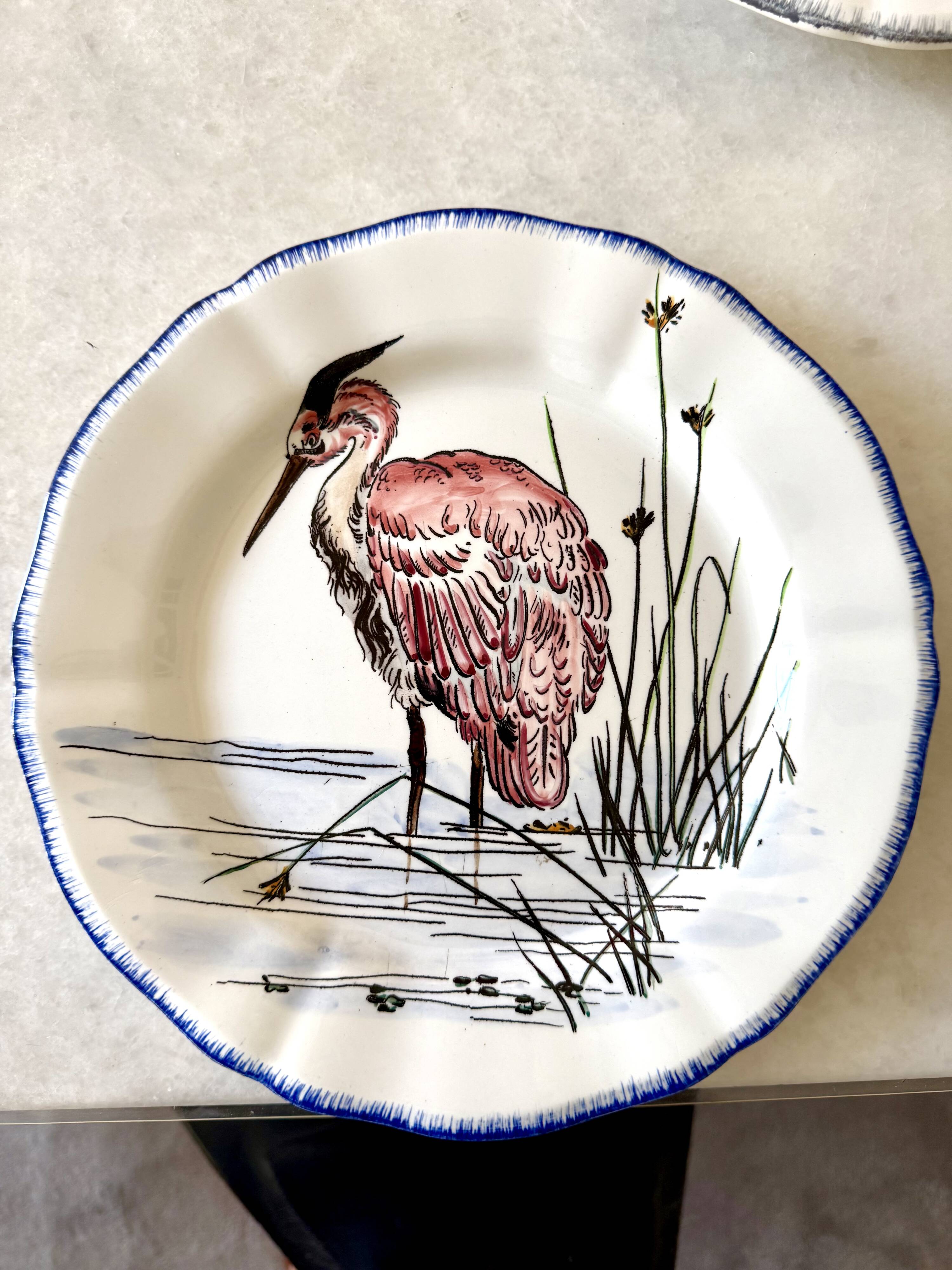 Service de table assiettes et plats Gien modèle grands oiseaux