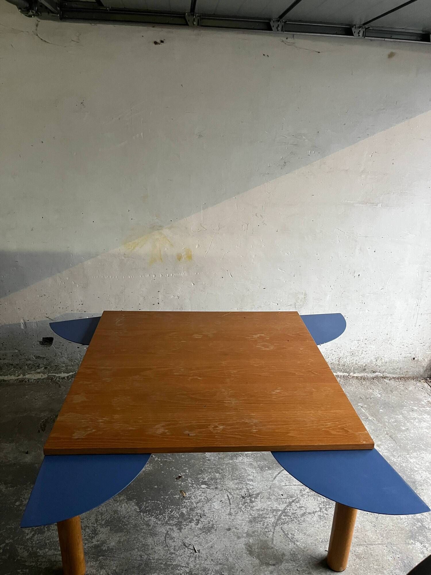 Square convertible table by Francesco Binfaré for Cassina, 1980s.